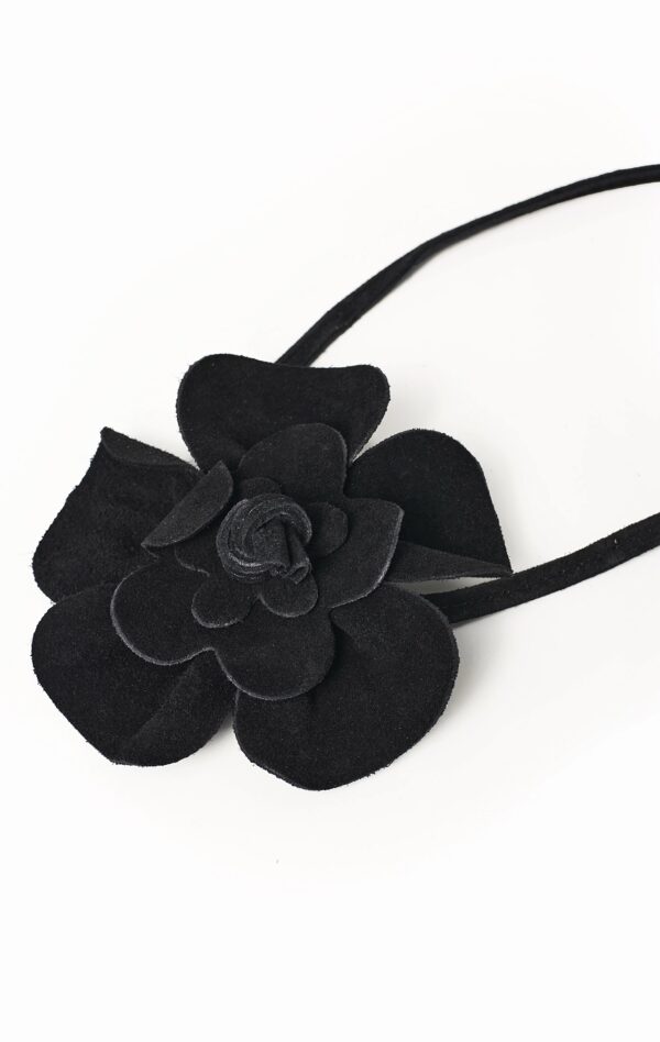 Cinturón-gargantilla con flor negra - Imagen 3