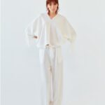 Blusa con lazos en mangas blanca - Imagen 2