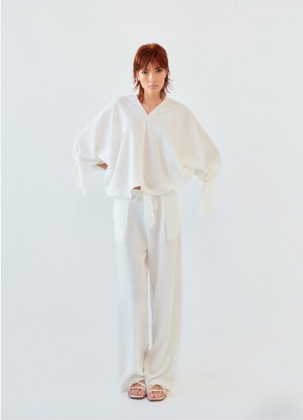 Blusa con lazos en mangas blanca - Imagen 2