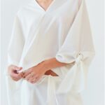 Blusa con lazos en mangas blanca