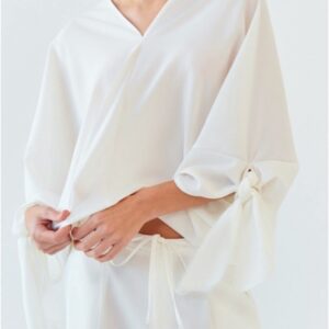 Blusa con lazos en mangas blanca