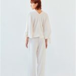 Blusa con lazos en mangas blanca - Imagen 3