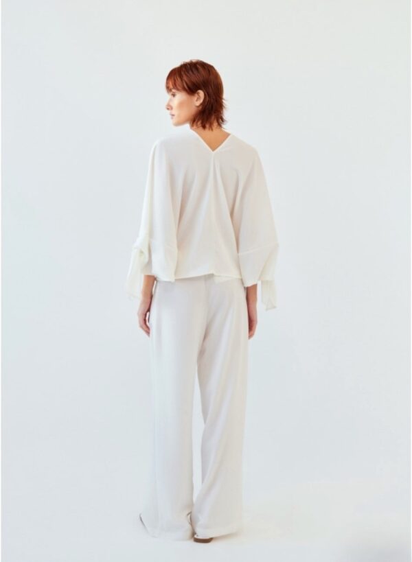 Blusa con lazos en mangas blanca - Imagen 3