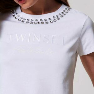 Camiseta con cuello joya