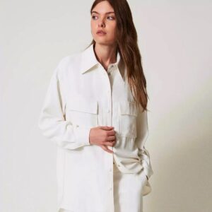 Camisa en crepé con bolsillos