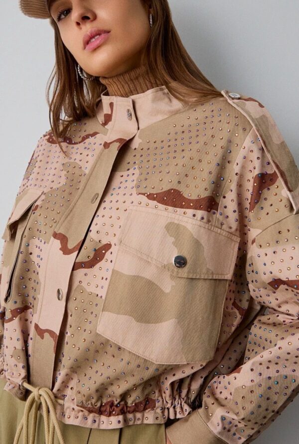 Cazadora camuflaje con strass
