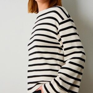 Camiseta de rayas con botones en mangas