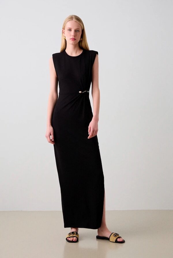 Vestido negro con cut-out