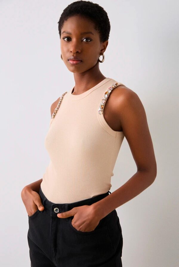 Camiseta sin mangas beige - Imagen 4
