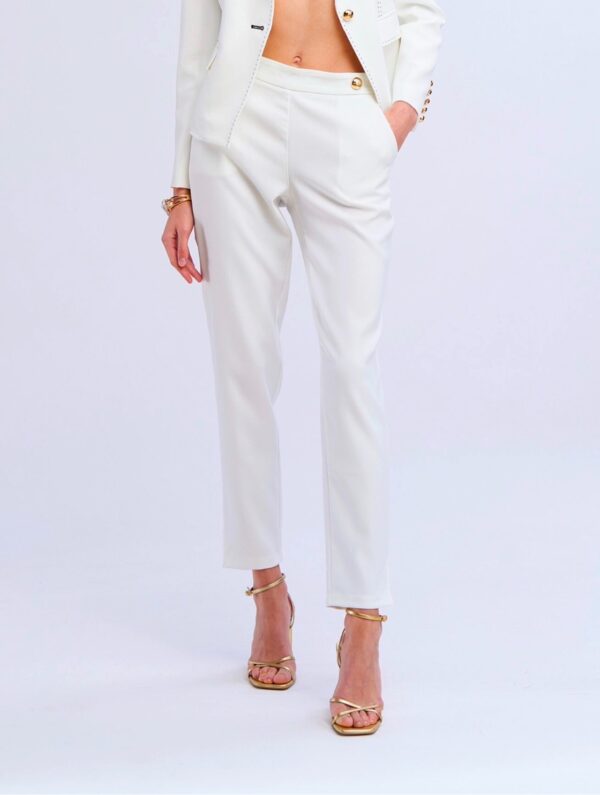 Pantalón blanco con botones
