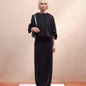 Top negro de manga larga