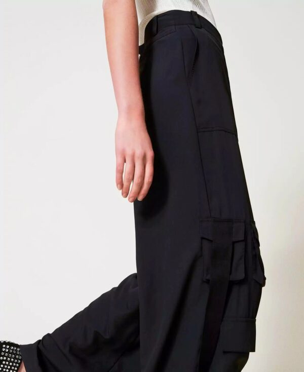 Pantalón cargo negro - Imagen 4