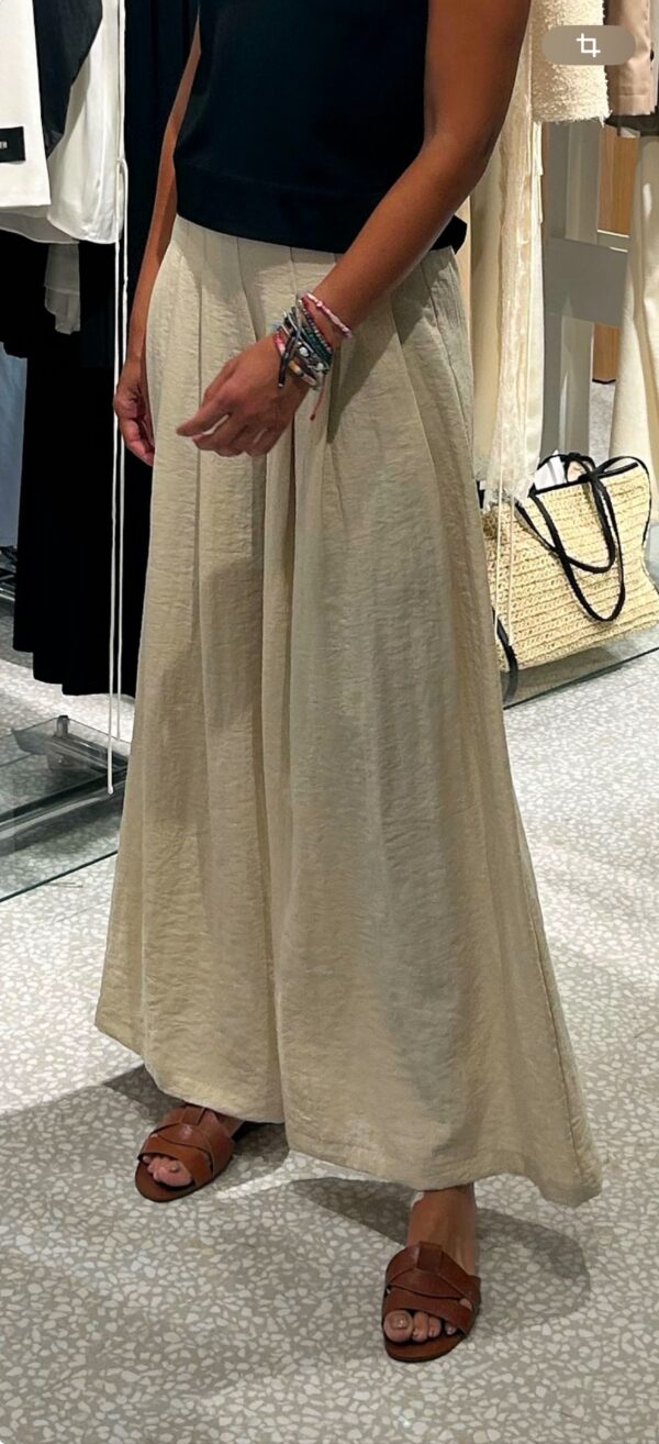 Pantalón beige con pliegues - Imagen 2