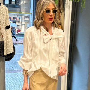 Camisa de lazo con bordado