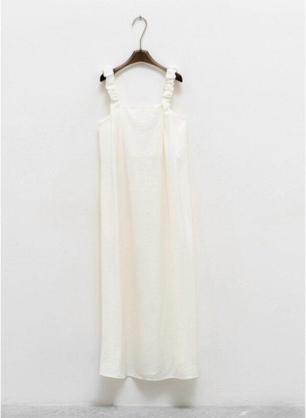 Vestido blanco de tirantes fruncidos