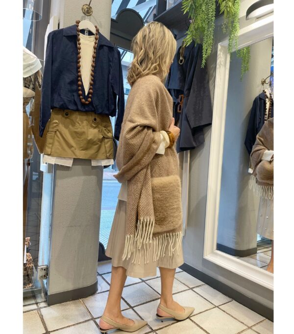 Chal con pelo camel - Imagen 2