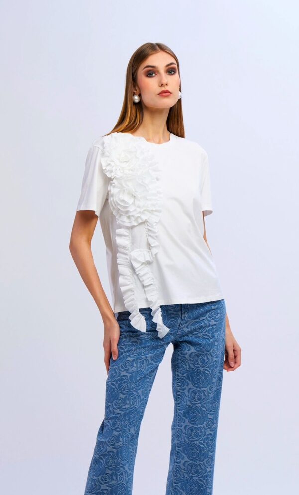 Camiseta con flor