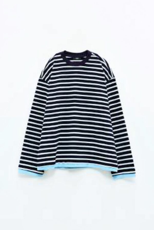 Camiseta de rayas con borde celeste