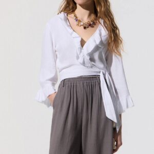 Camisa cruzada con volantes