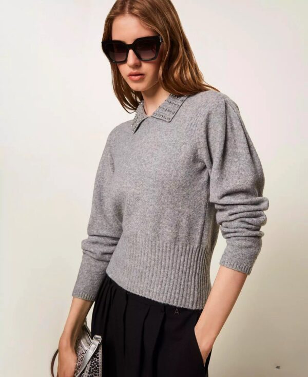 Jersey con cuello de strass