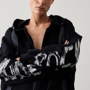 Chaqueta con capucha