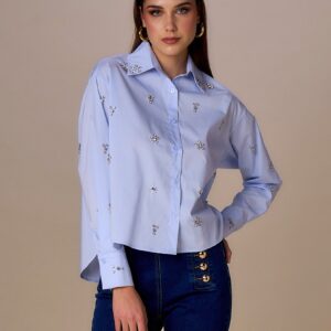 Camisa celeste con pedrería