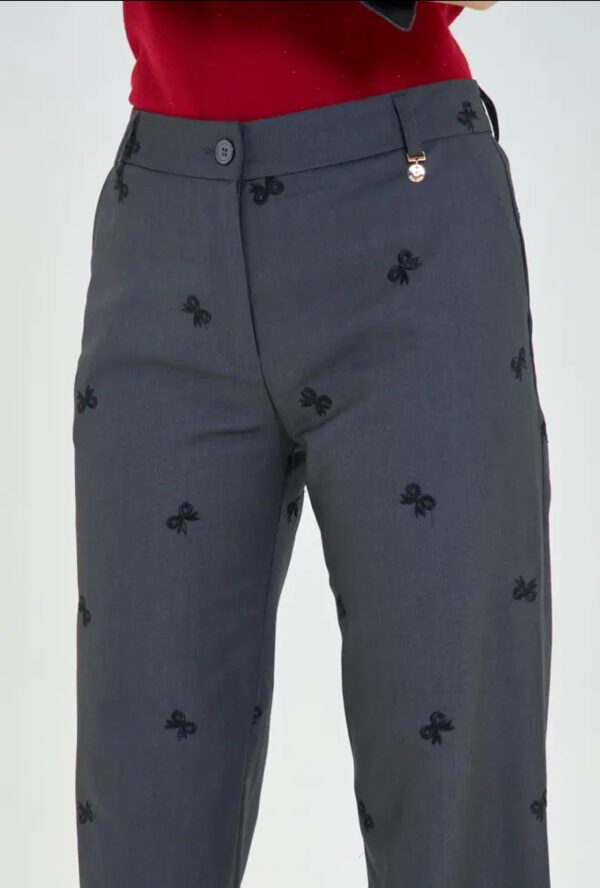 Pantalón gris bordado ribbon - Imagen 3