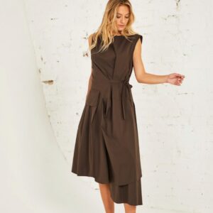 Vestido marrón asimétrico