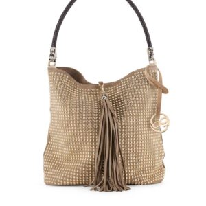 Bolso de tachuelas con borla