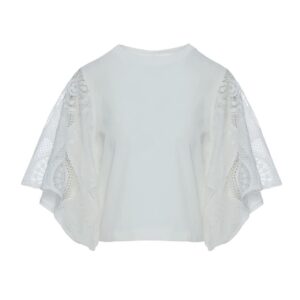 Top con mangas bordadas