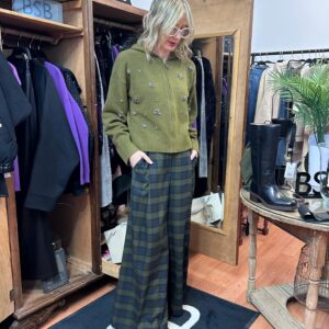 Chaqueta con capucha y detalles joya